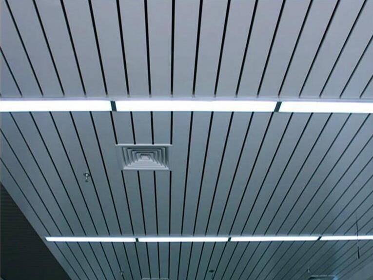 bandes de plafond en aluminium